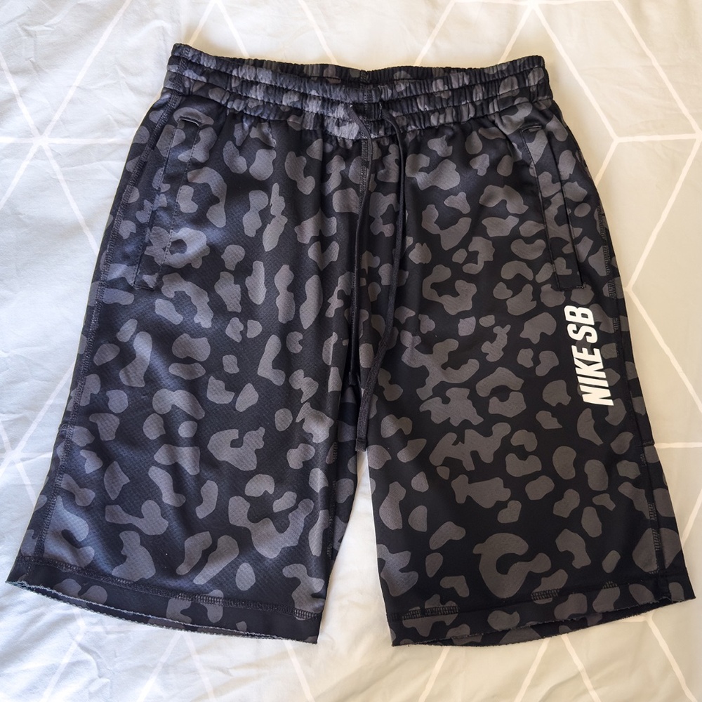 Nike SB Mesh/Athletic Shorts Cheetah Print Black/Gray Men's Size Medium